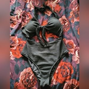 Black one piece bathing suit 🖤